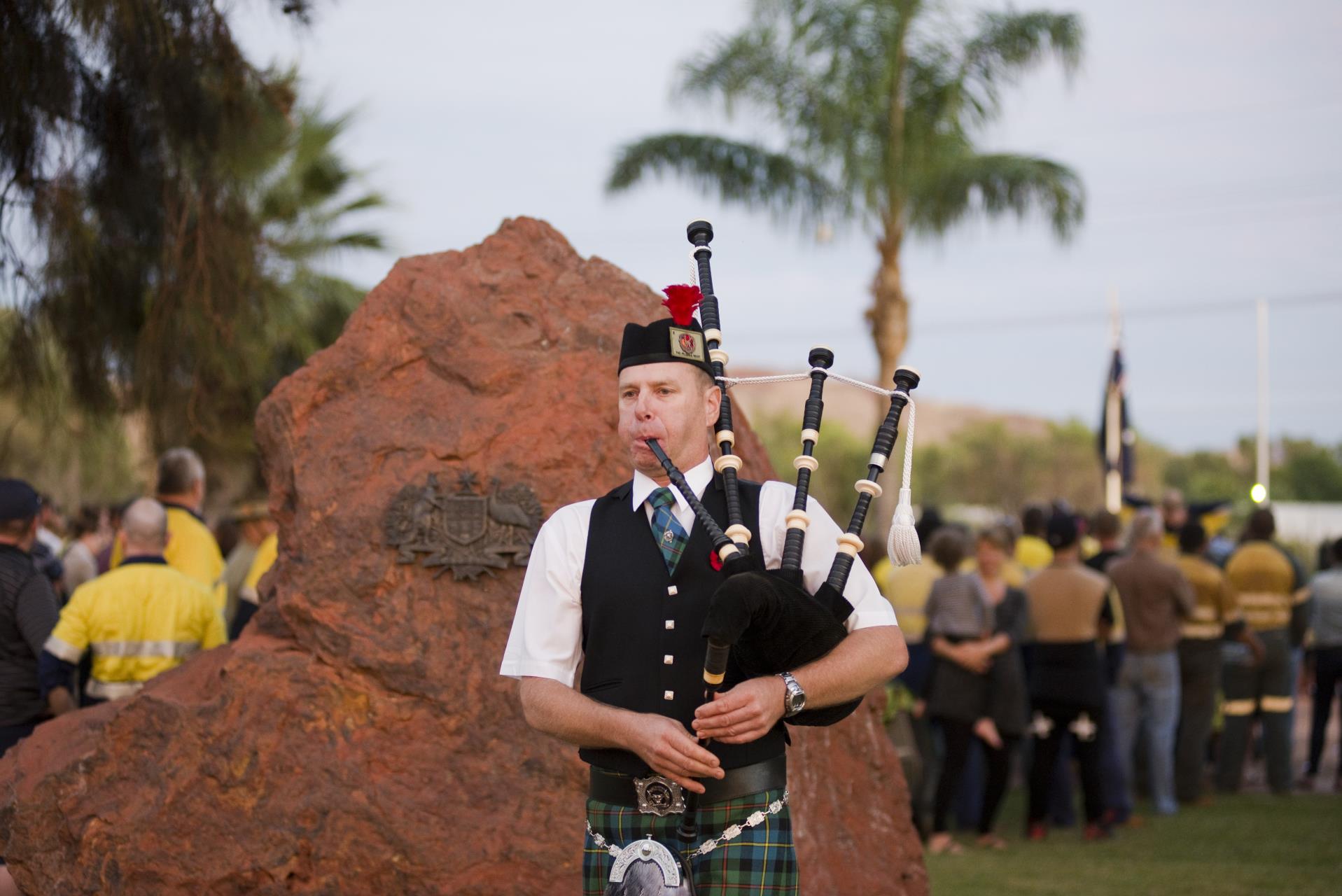 Residents pay tribute on ANZAC Day 2